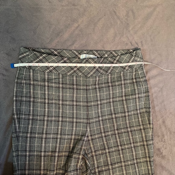 LAST CHANCE 🤍|4 for $20| 🤍Camber&Grace - 3/4 Length Plaid Leggings - Picture 9 of 9